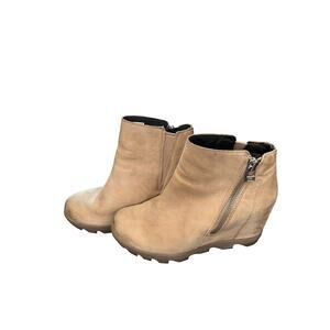 Sorel Beige Suede Leather Joan of Arctic II Side Zip Wedge Chelsea Boots Size 6